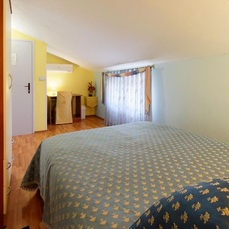 Holiday Home Nevena By Rent Istria Buje Habitación foto