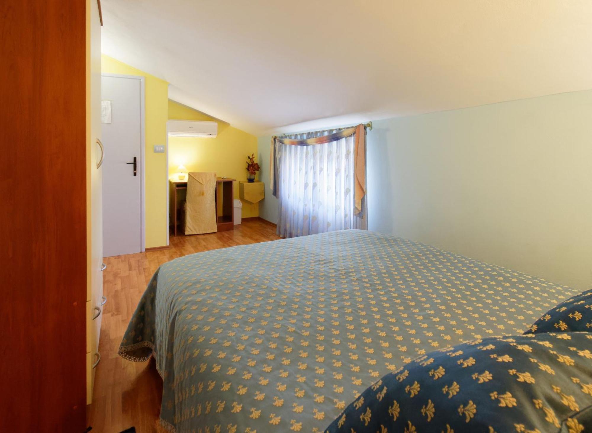 Holiday Home Nevena By Rent Istria Buje Habitación foto