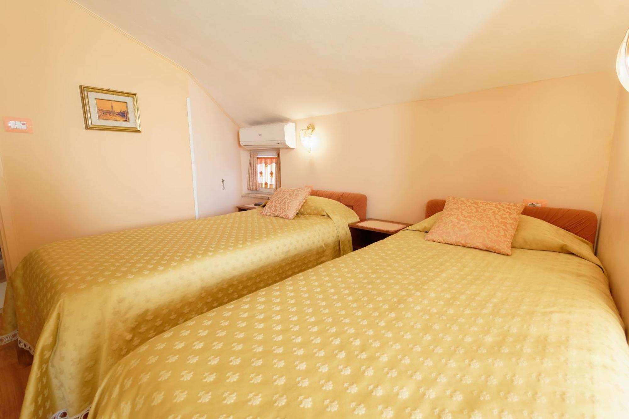 Holiday Home Nevena By Rent Istria Buje Habitación foto