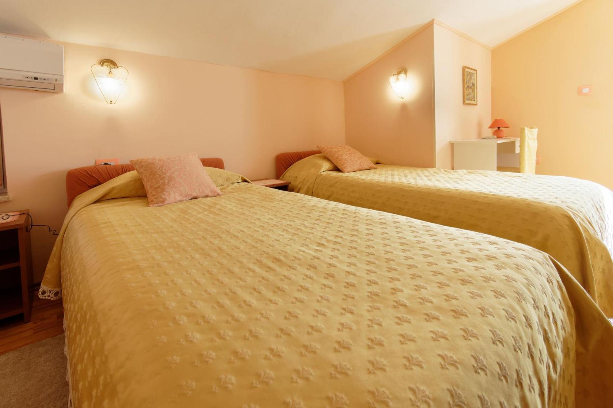 Holiday Home Nevena By Rent Istria Buje Habitación foto